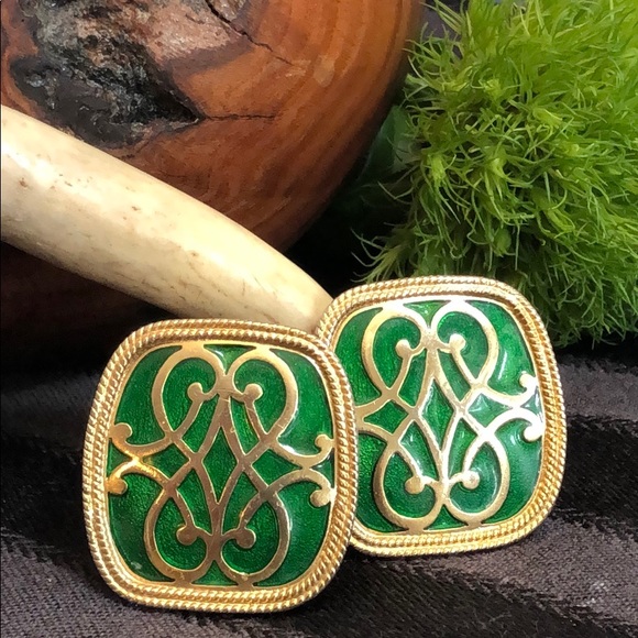 Vintage Jewelry - Vintage Enamel Green and Gold Clip On Earrings
